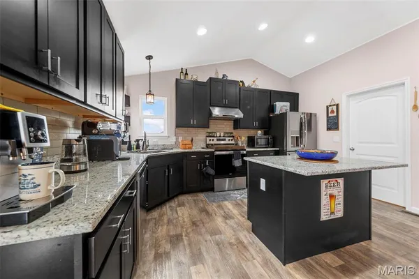 $459,000 | 70 Whiteside Estates Drive, Silex, MO 63377