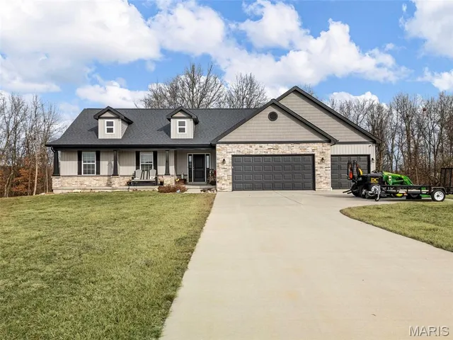 $466,200 | 70 Whiteside Estates Drive, Silex, MO 63377