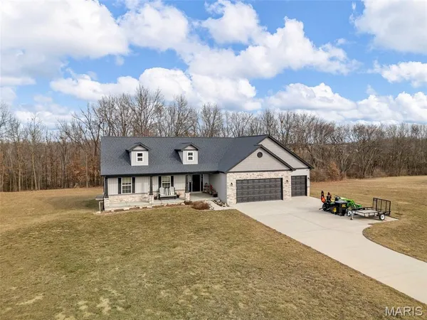 $459,000 | 70 Whiteside Estates Drive, Silex, MO 63377