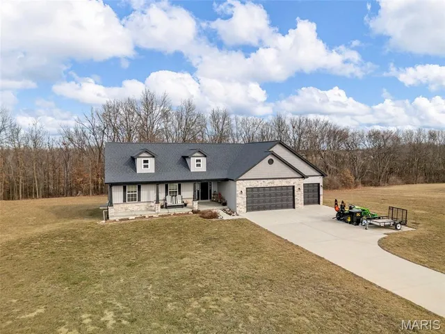 $466,200 | 70 Whiteside Estates Drive, Silex, MO 63377