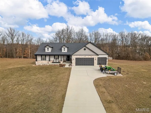 $466,200 | 70 Whiteside Estates Drive, Silex, MO 63377