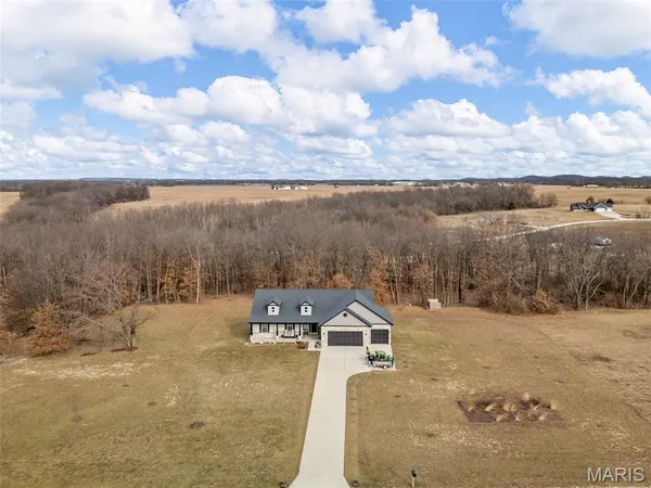 $454,000 | 70 Whiteside Estates Drive, Silex, MO 63377