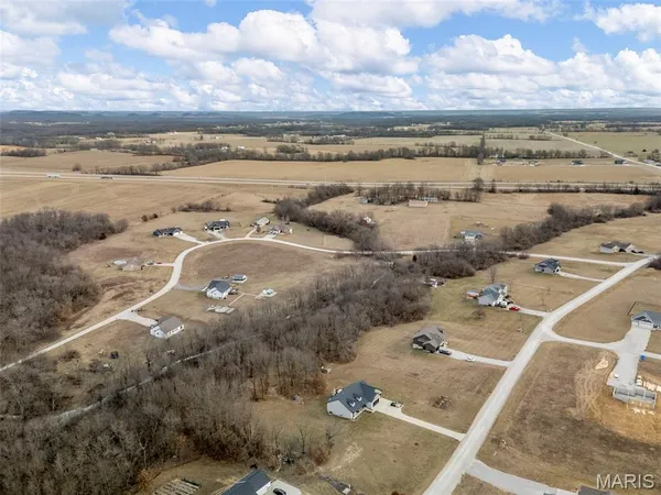 $454,000 | 70 Whiteside Estates Drive, Silex, MO 63377