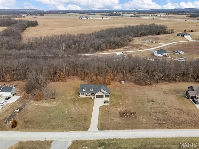 $466,200 | 70 Whiteside Estates Drive, Silex, MO 63377
