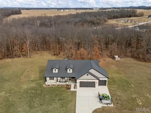 $454,000 | 70 Whiteside Estates Drive, Silex, MO 63377