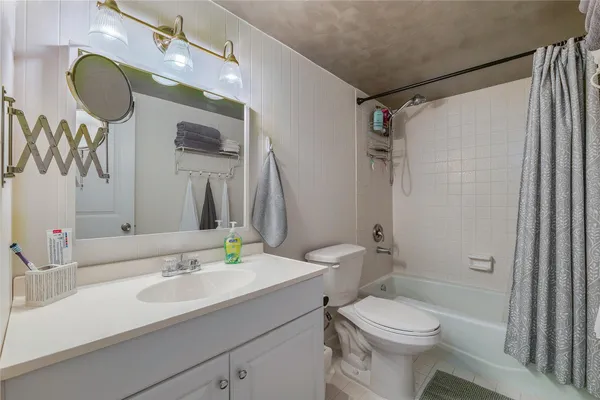 $139,000 | 3920 Inverrary Boulevard, Unit 404C, Lauderhill, FL 33319