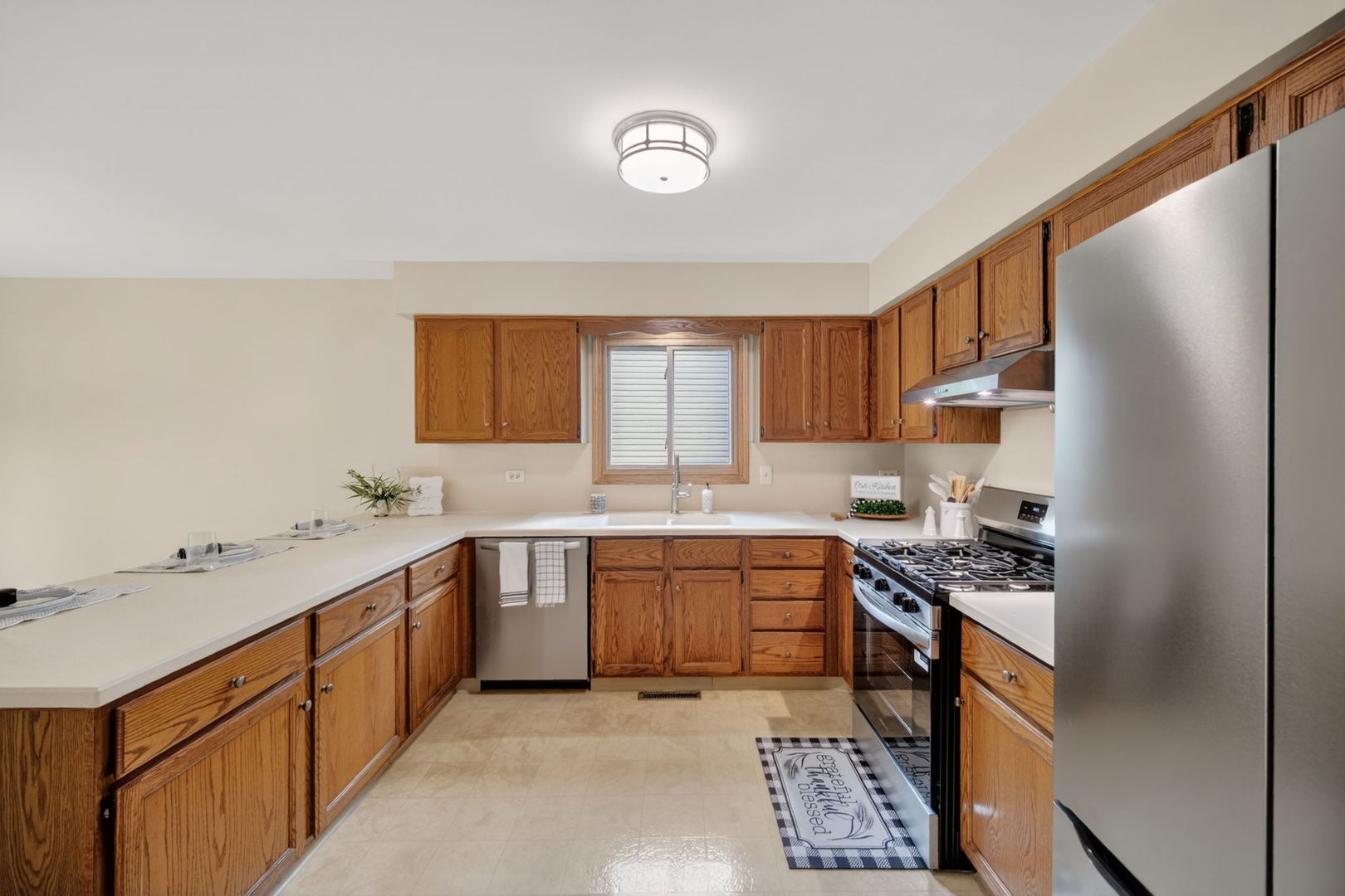 S075 Pleasant Hill Road Wheaton, IL 60187 - Photo 6 of 31