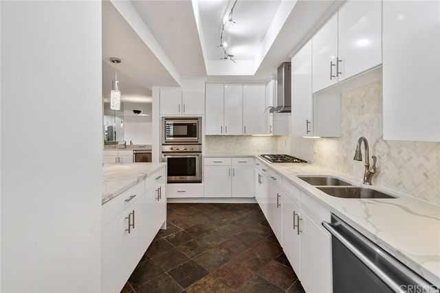 $780,000 | 1601 North Fuller Avenue, Unit 104, Los Angeles, CA 90046