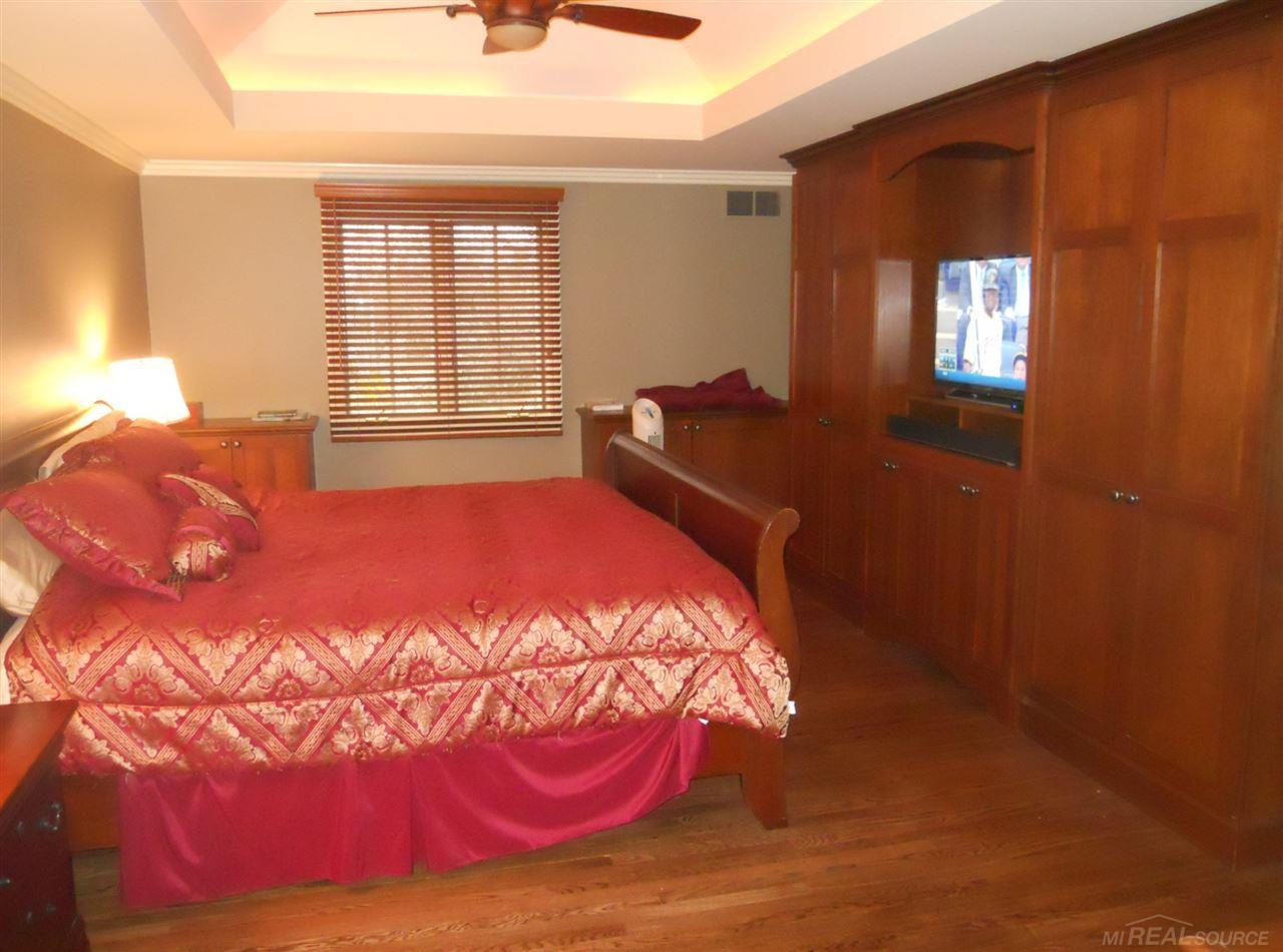 723 Canterbury Road Grosse Pointe Woods, MI 48236 - Photo 12 of 30