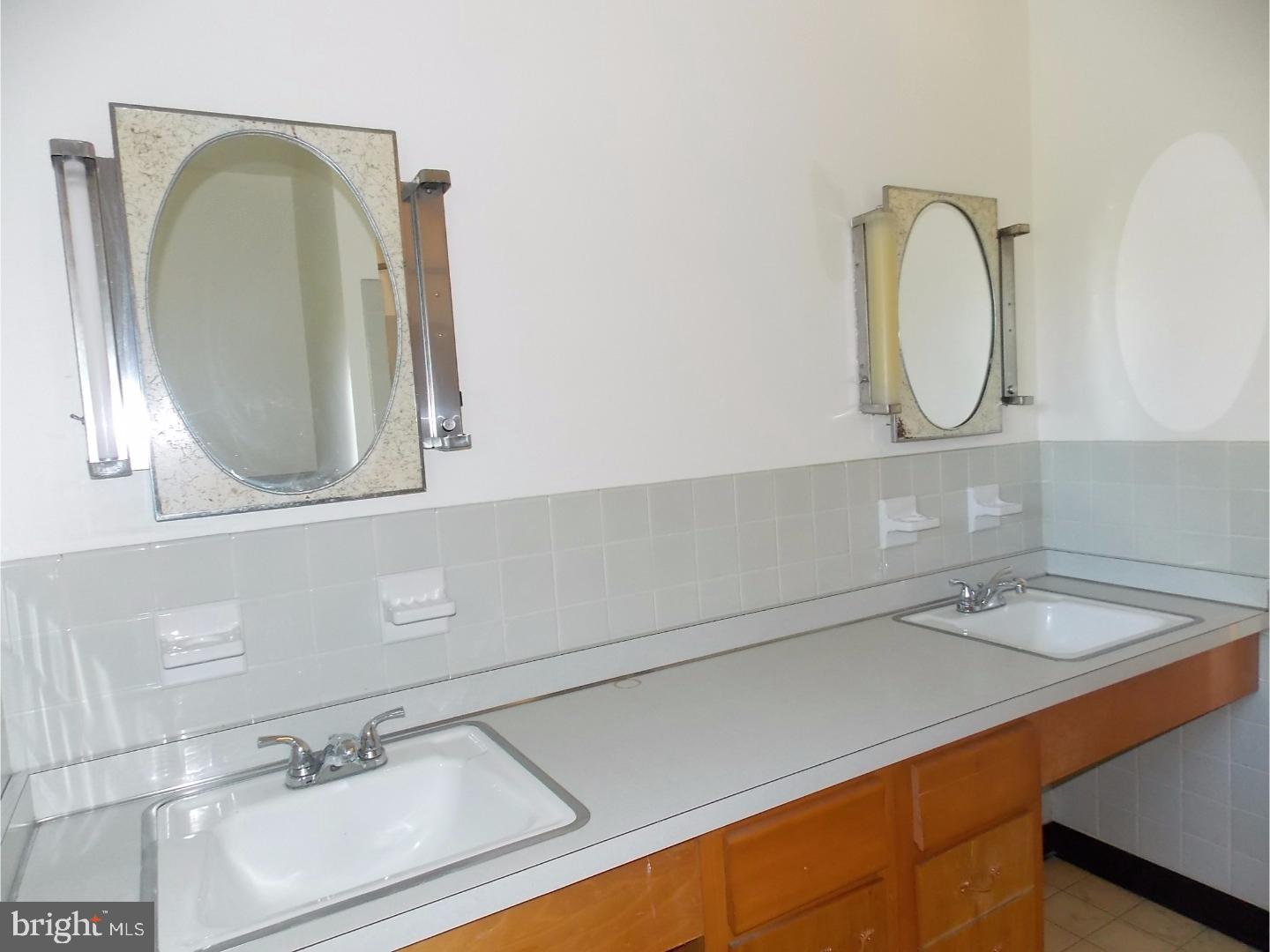 109 Round Hill Road Kennett Square, PA 19348 - Photo 15 of 23 Bathroom