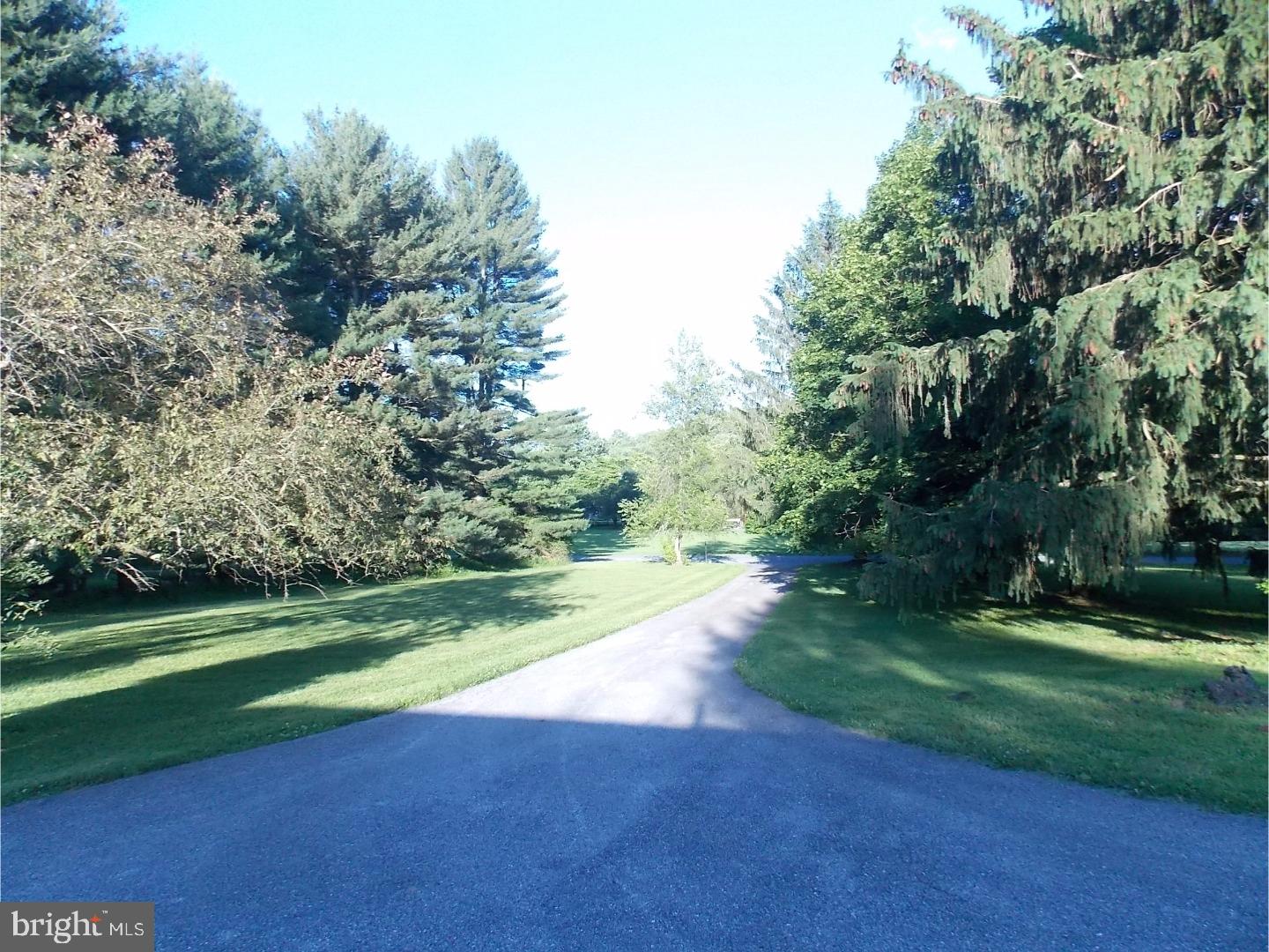 109 Round Hill Road Kennett Square, PA 19348 - Photo 21 of 23 Driveway