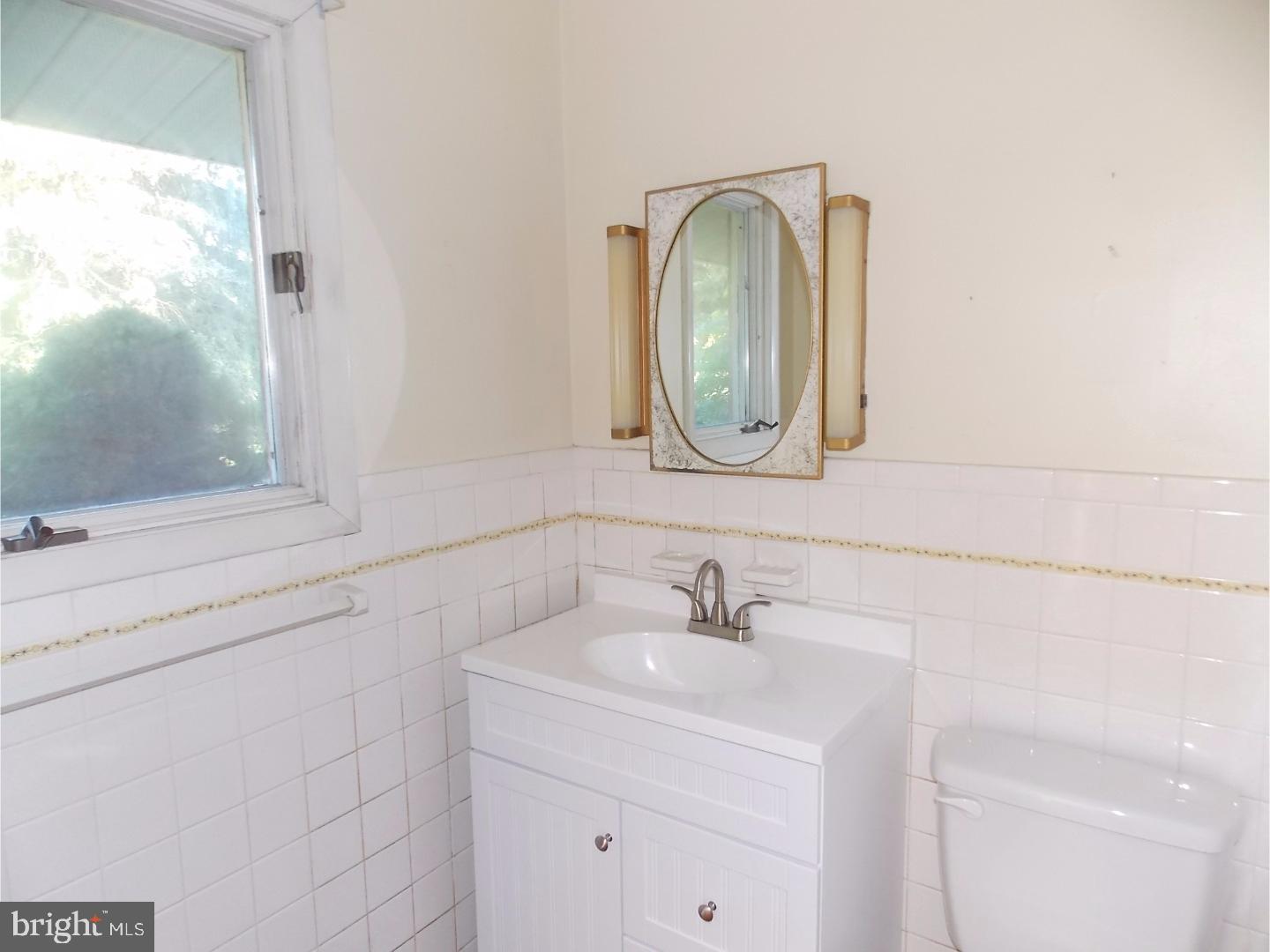 109 Round Hill Road Kennett Square, PA 19348 - Photo 10 of 23 Master Bathroom