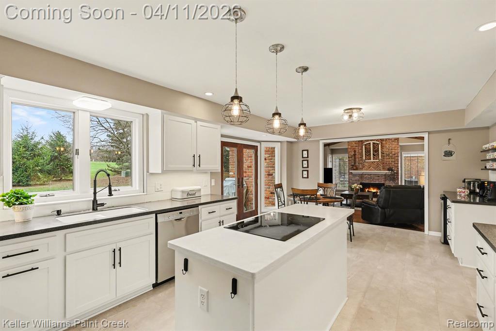 2555 Lambeth Park Rochester Hills, MI 48306 - Photo 7 of 33