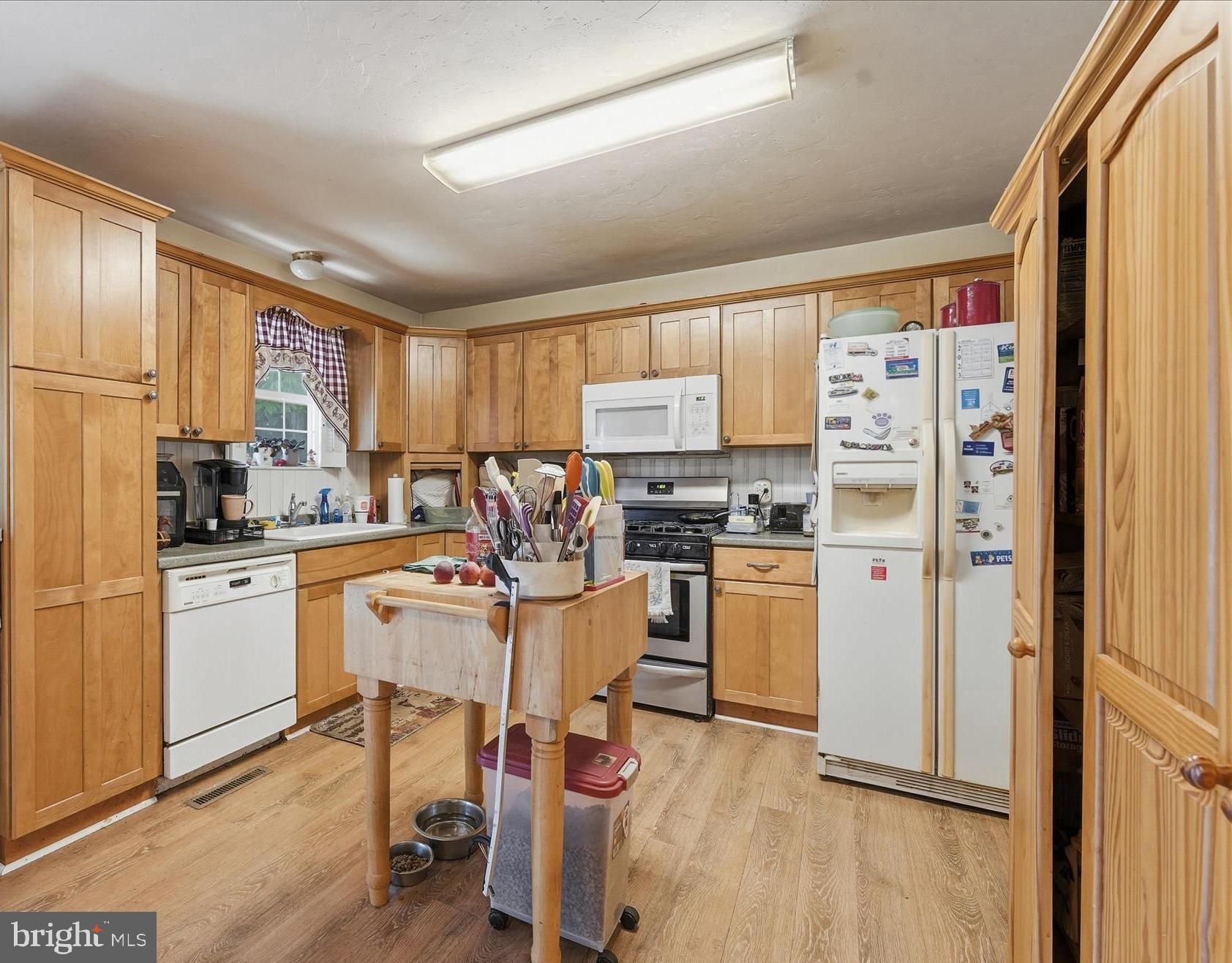 1126 Cobblestone Court Hanover, PA 17331 - Photo 5 of 32 Kitchen