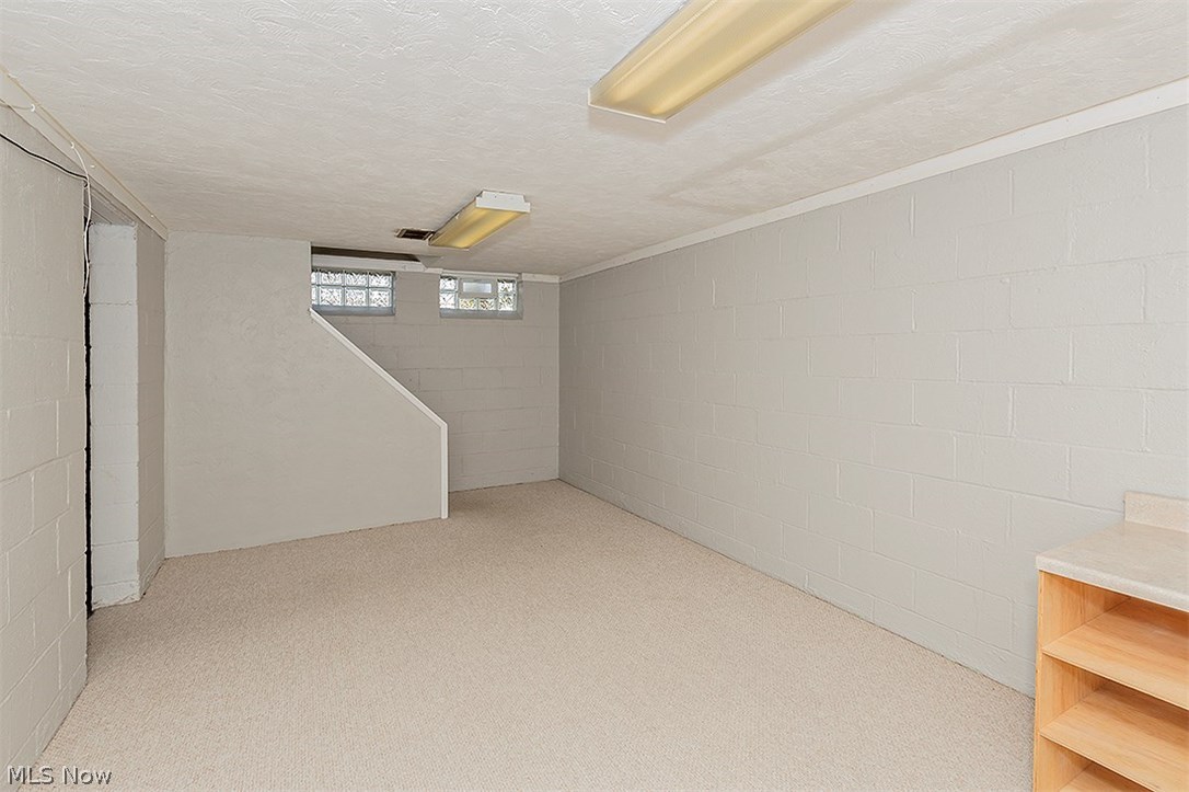 4024 Charlton Road Cleveland, OH 44121 - Photo 30 of 35