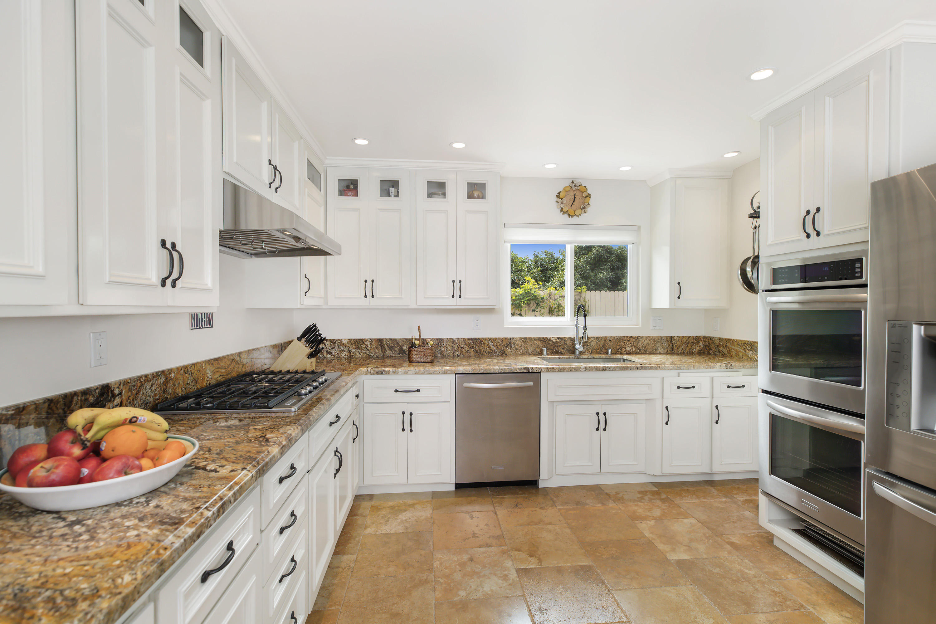 5583 Cameo Road Carpinteria, CA 93013 - Photo 8 of 18 Beautiful Chef's Kitchen