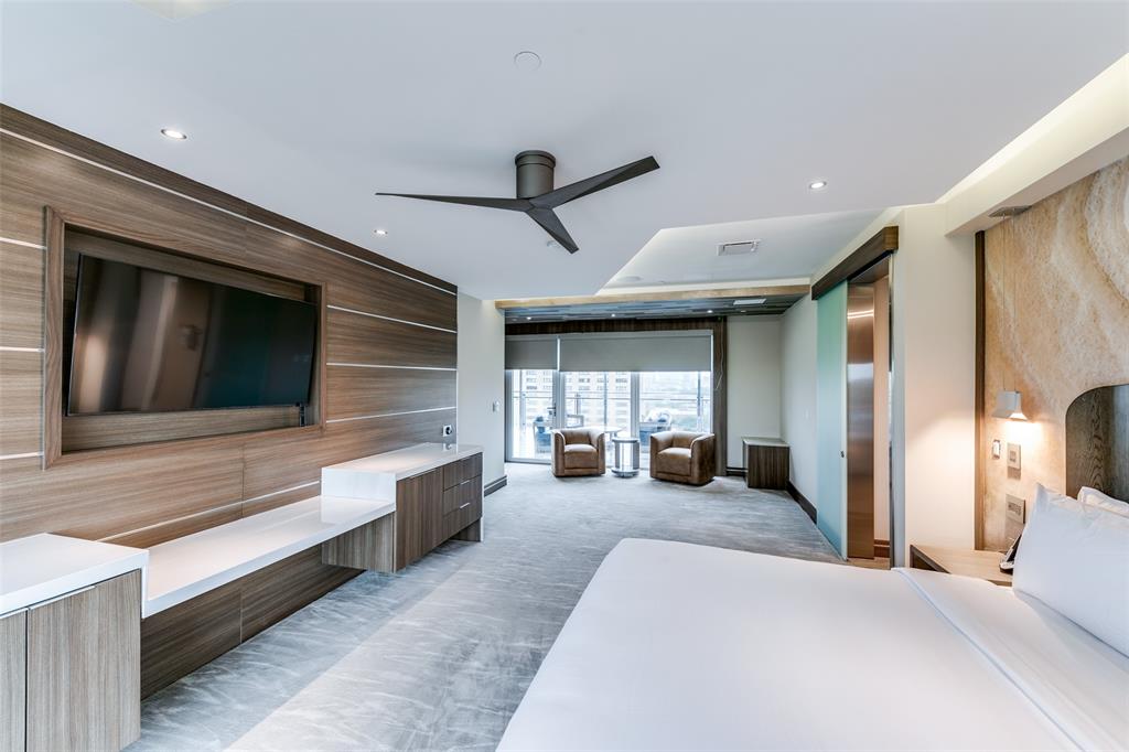 4005 Gaston Avenue, Unit PH2 Dallas, TX 75246 - Photo 22 of 33 Bedroom featuring light colored carpet and recessed lighting