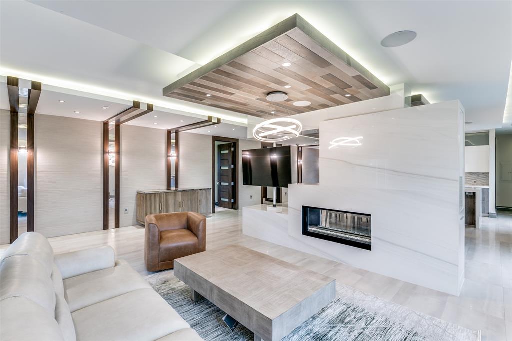 4005 Gaston Avenue, Unit PH2 Dallas, TX 75246 - Photo 3 of 33 Common area with recessed lighting