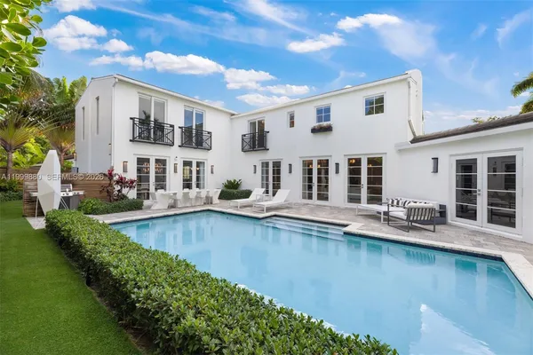 $50,000 | 2887 Pine Tree Drive, Miami Beach, FL 33140