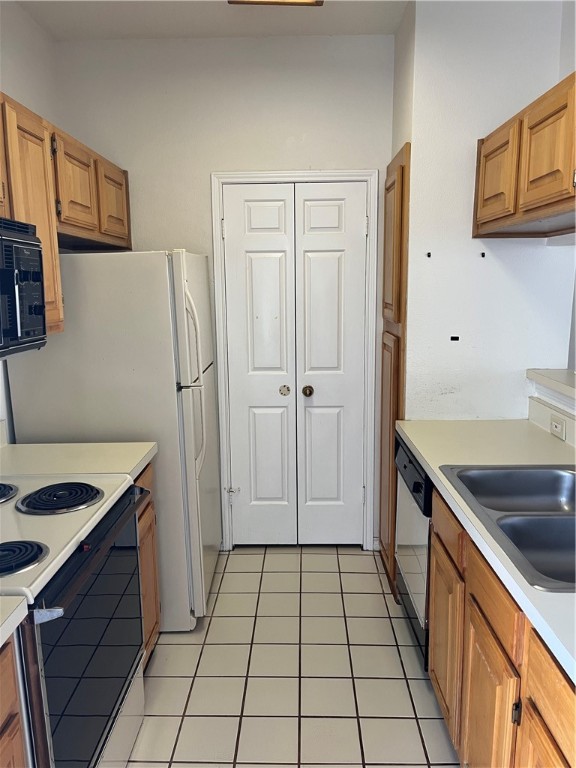 3001 Cedar Street, Unit A214 Austin, TX 78705 - Photo 15 of 17 a kitchen with a sink stove and refrigerator