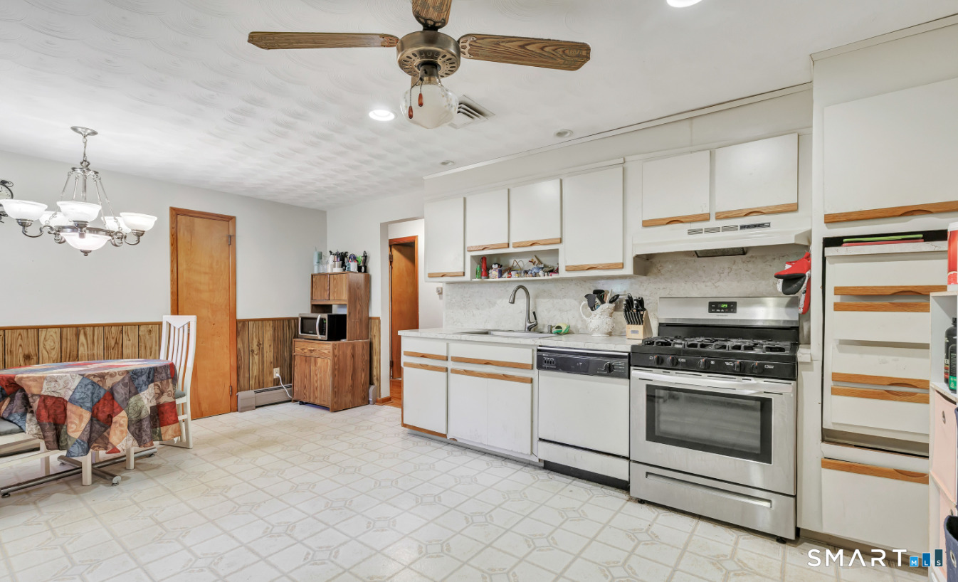 82 Crown Street Trumbull, CT 06611 - Photo 9 of 21