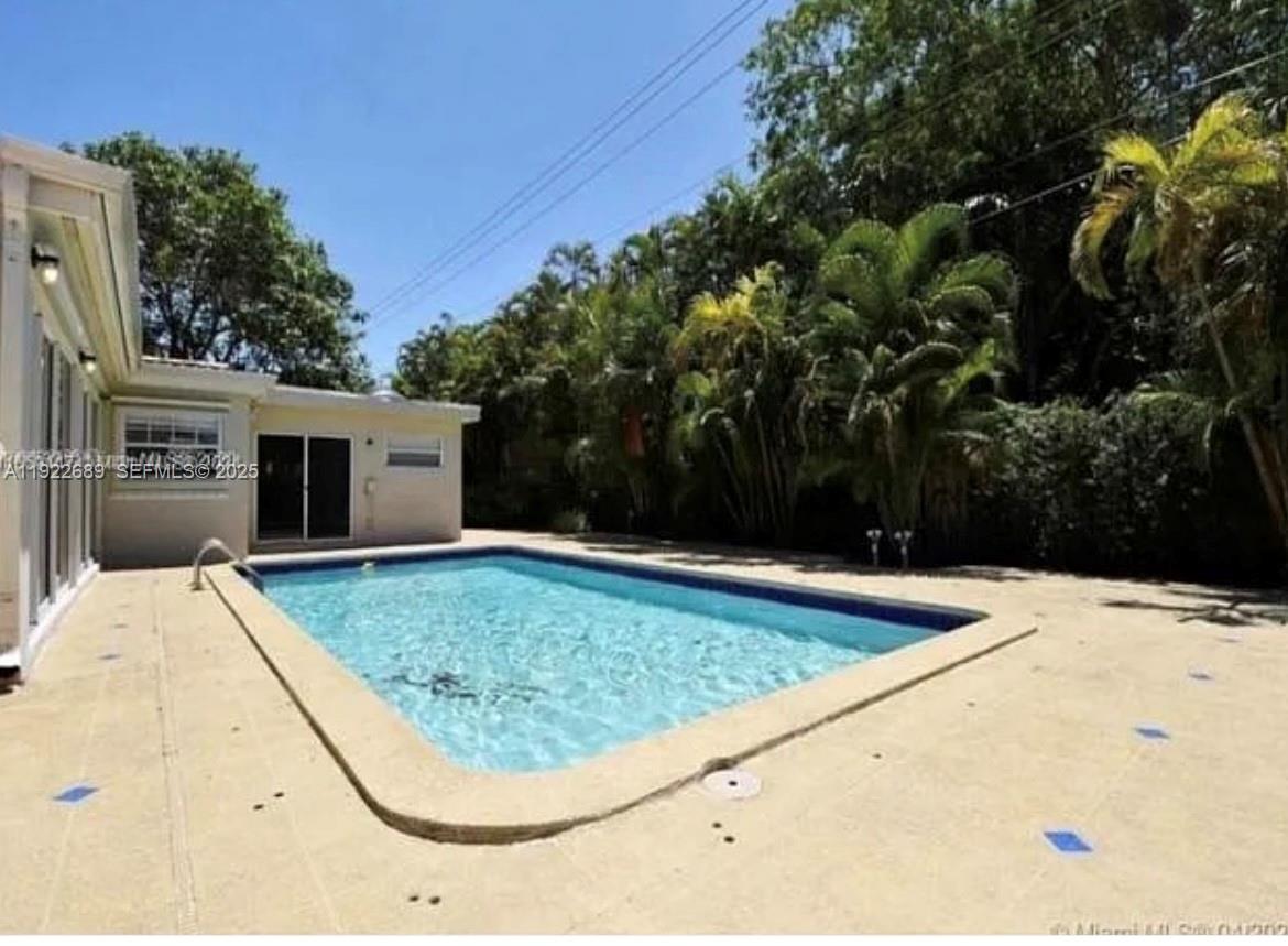 2080 Northeast 205th Street Miami, FL 33179 - Photo 3 of 24 a view of backyard with plants