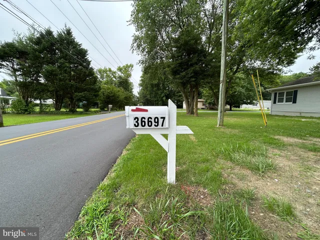 a view of a park with welcome board