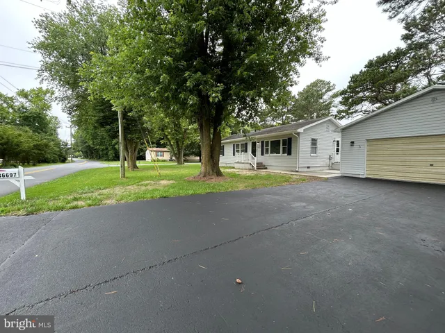 a view of a garage room