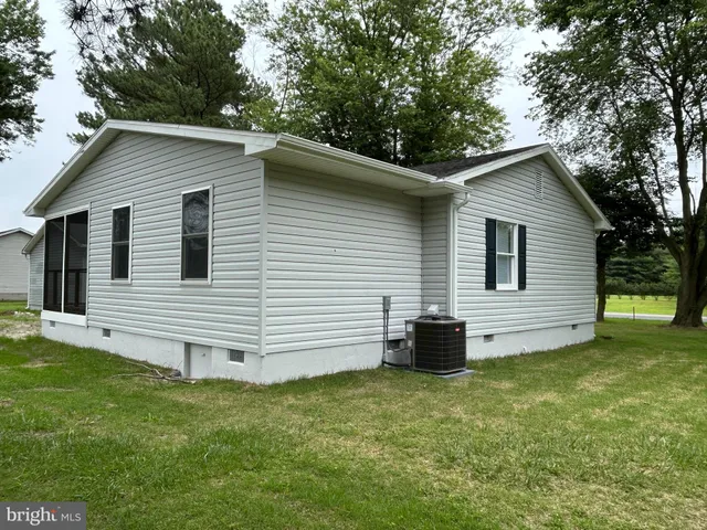 a view of a back yard of the house