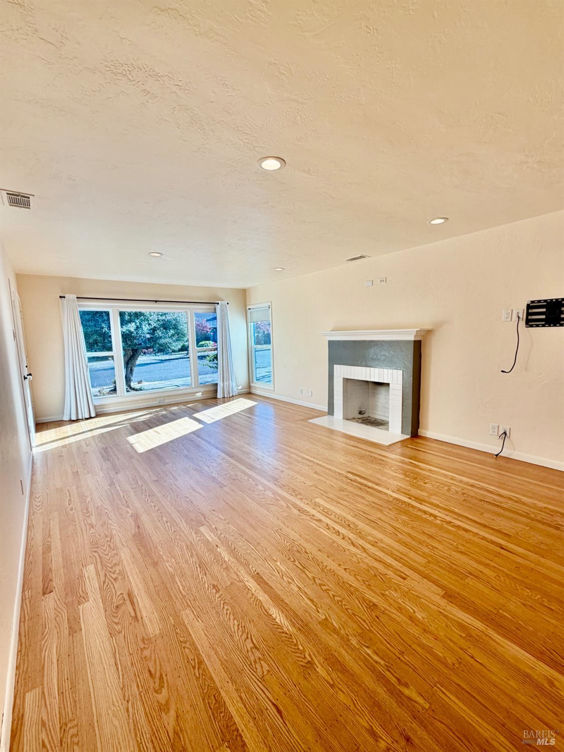 2766 Iowa Street Napa, CA 94558 - Photo 9 of 55