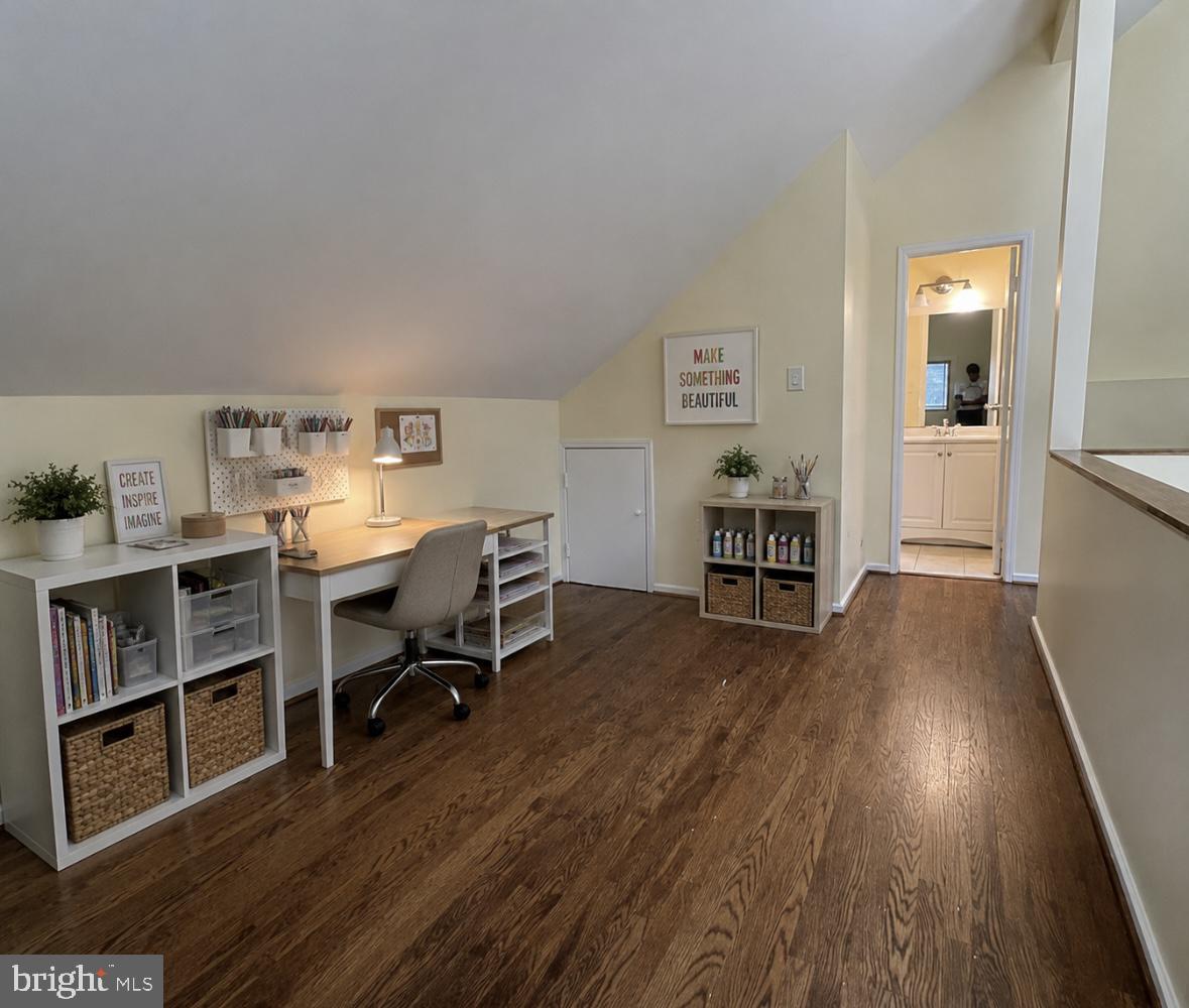1661 Cedar Hollow Way Reston, VA 20194 - Photo 7 of 12 Loft : virtual furniture concept
