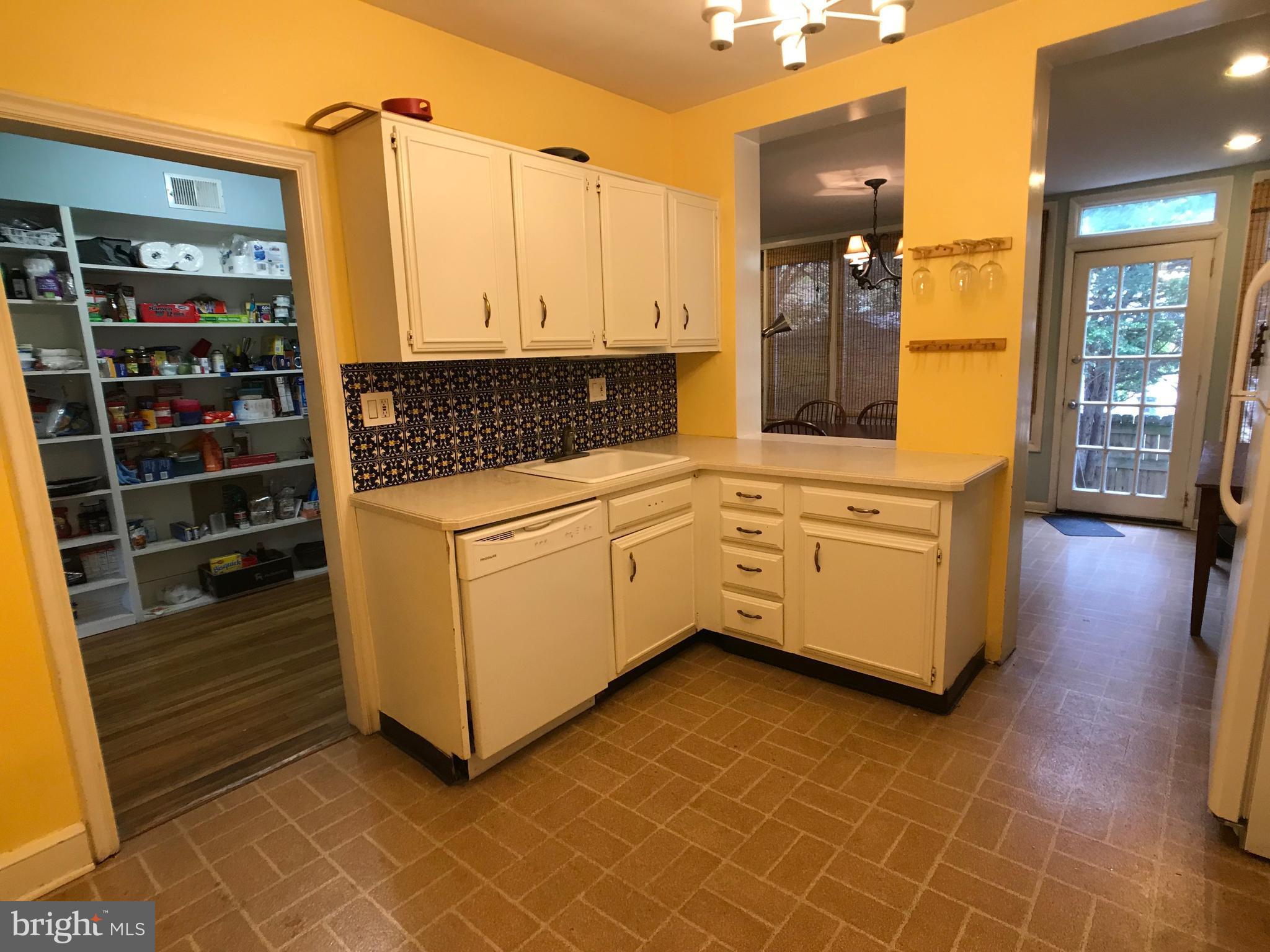 3723 Reservoir Road Northwest Washington, DC 20007 - Photo 5 of 26 Kitchen