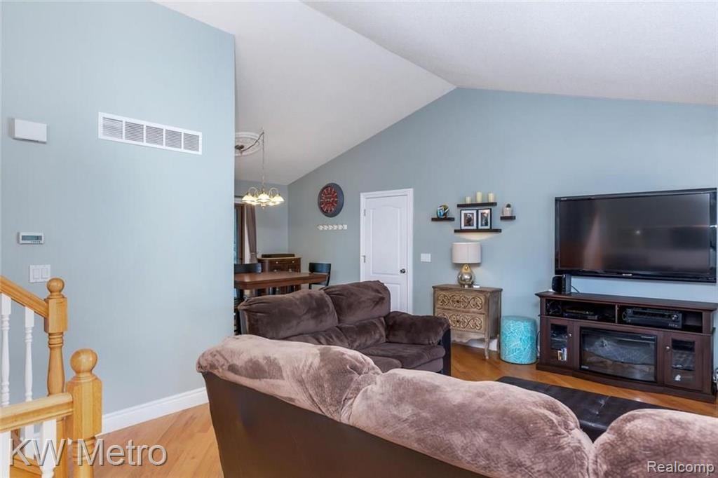771 Kentucky Drive Rochester Hills, MI 48307 - Photo 3 of 22