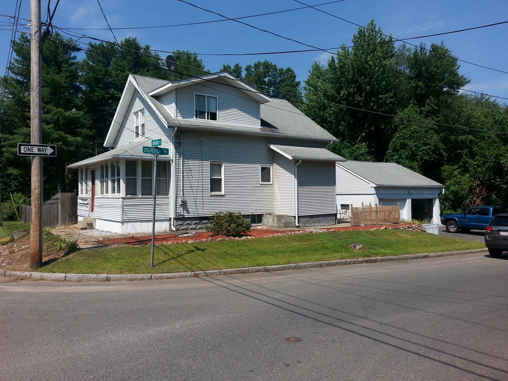 26 Lorenzo Street Springfield, MA 01109 - Photo 1 of 12 a front view of house with yard and green space