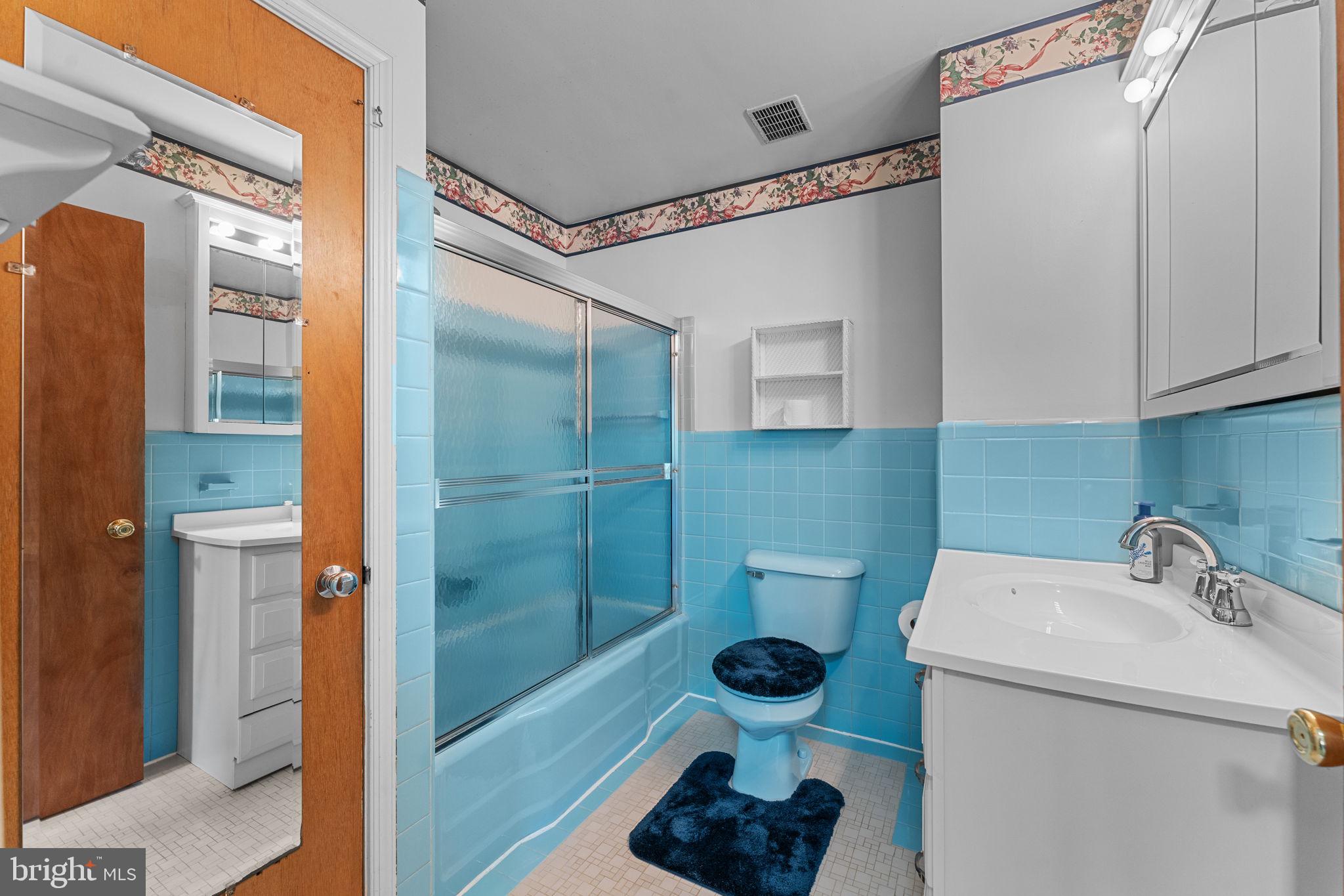 3392 Hillcroft Road Huntingdon Valley, PA 19006 - Photo 29 of 33 Upper Level Hall Bathroom
