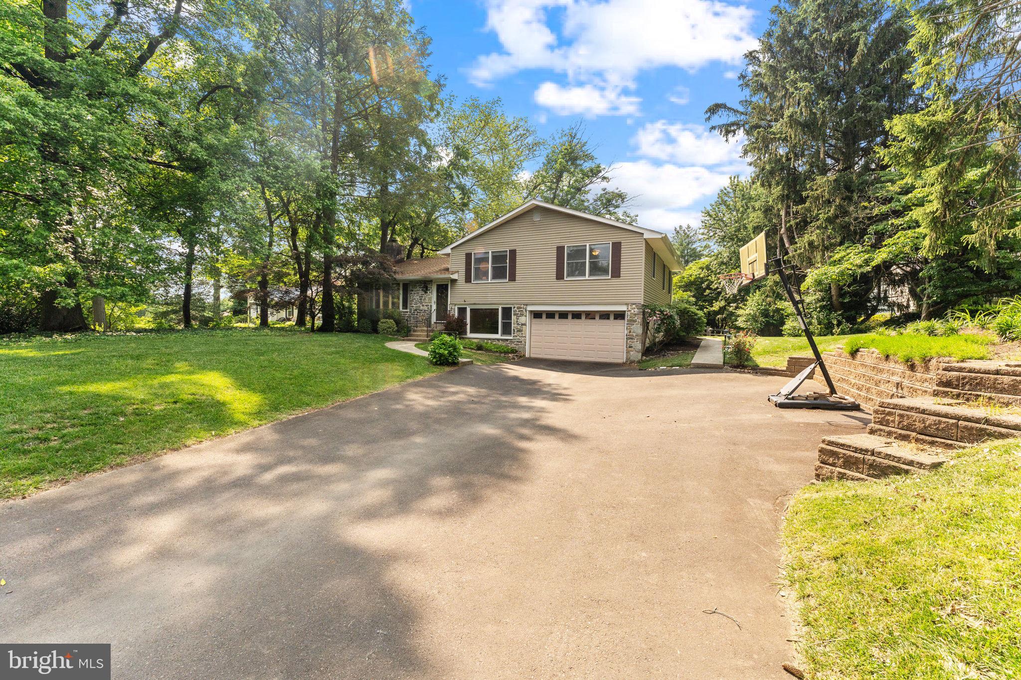 3392 Hillcroft Road Huntingdon Valley, PA 19006 - Photo 3 of 33 Gallery Image 3