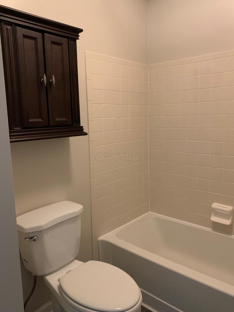 2265 Hedgerow Road, Unit 2265F Columbus, OH 43220 - Photo 13 of 18 Full Bath