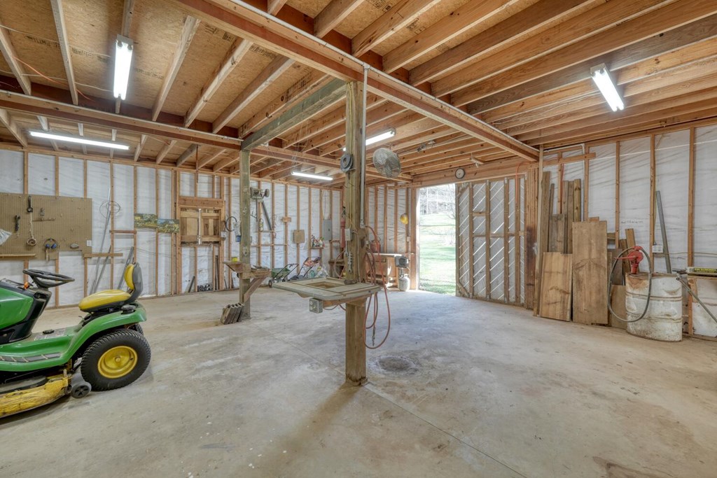 2478 High River Road Hiawassee, GA 30546 - Photo 58 of 67 a view of car garage