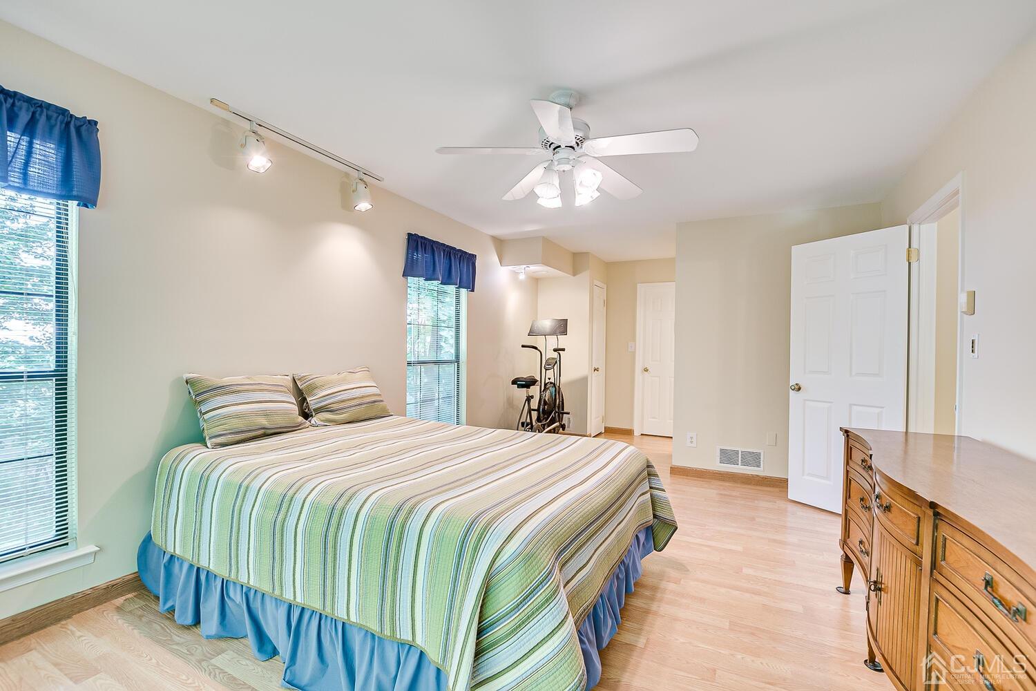 1606 Timber Oaks Road Edison, NJ 08820 - Photo 21 of 33 a spacious bedroom with a bed and a chandelier