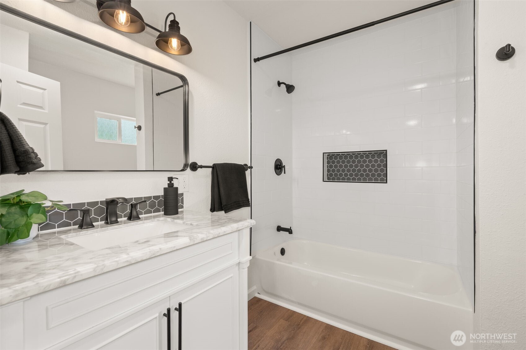 2222 Cooks Hill Road Centralia, WA 98531 - Photo 11 of 36 a bathroom with a bathtub sink vanity and mirror
