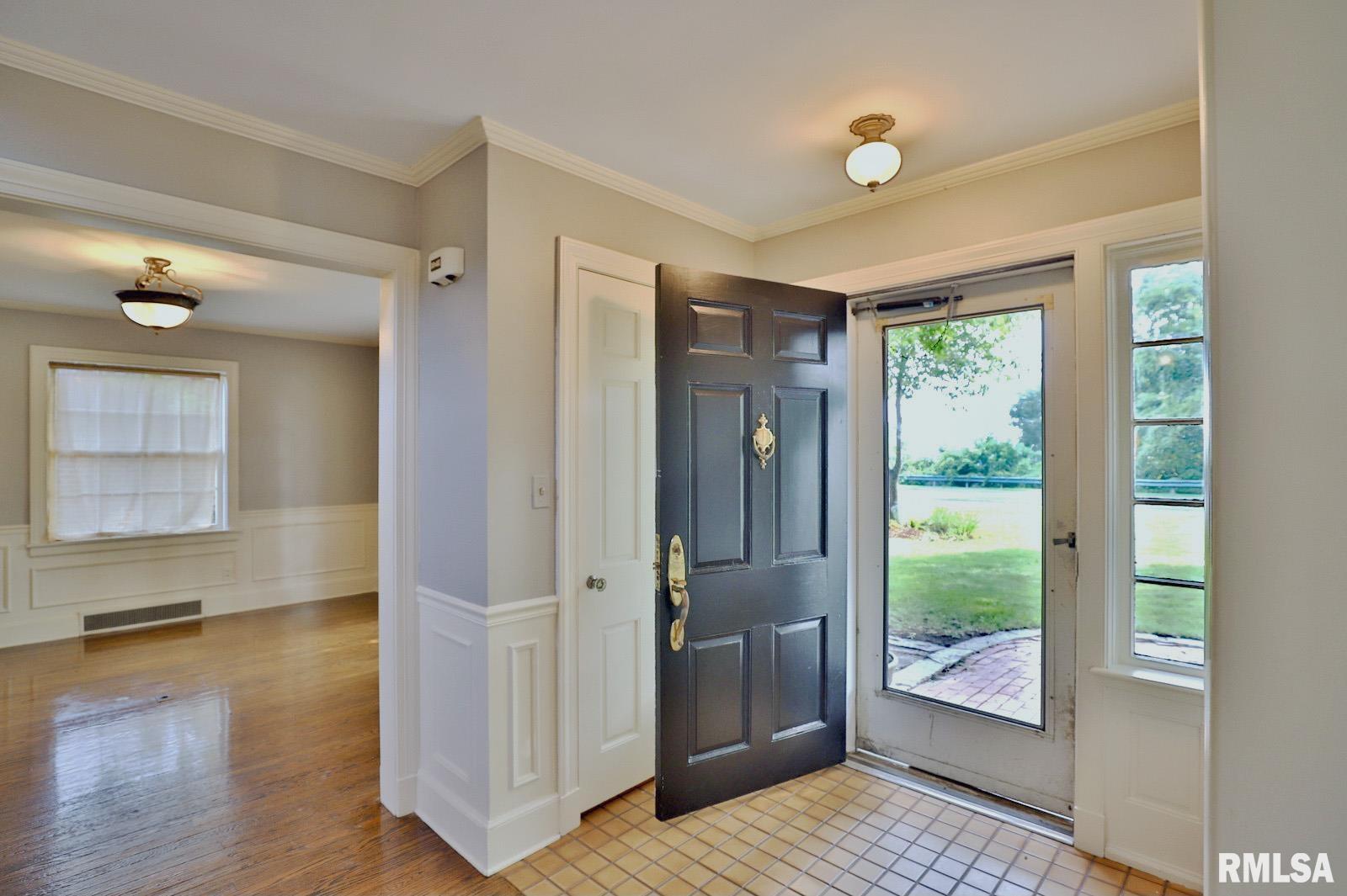 5223 North Prospect Road Peoria, IL 61614 - Photo 8 of 30 Gallery Image 8