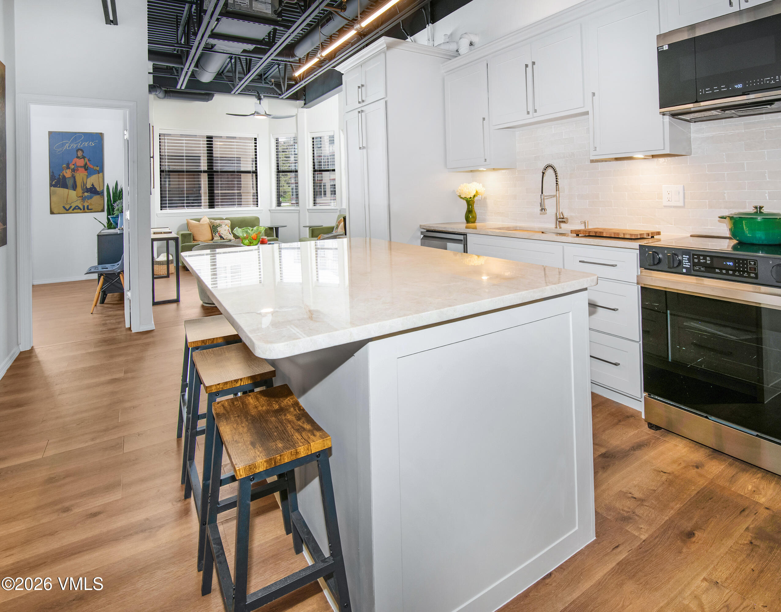 275-Main-St-O-211_02