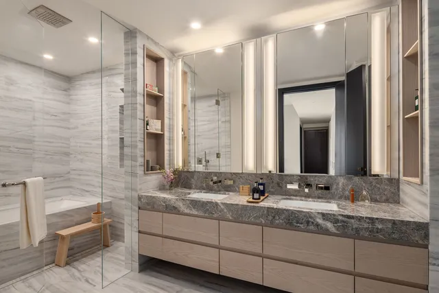 $2,505,000 | 125 Greenwich Street, Unit 31D | Financial District