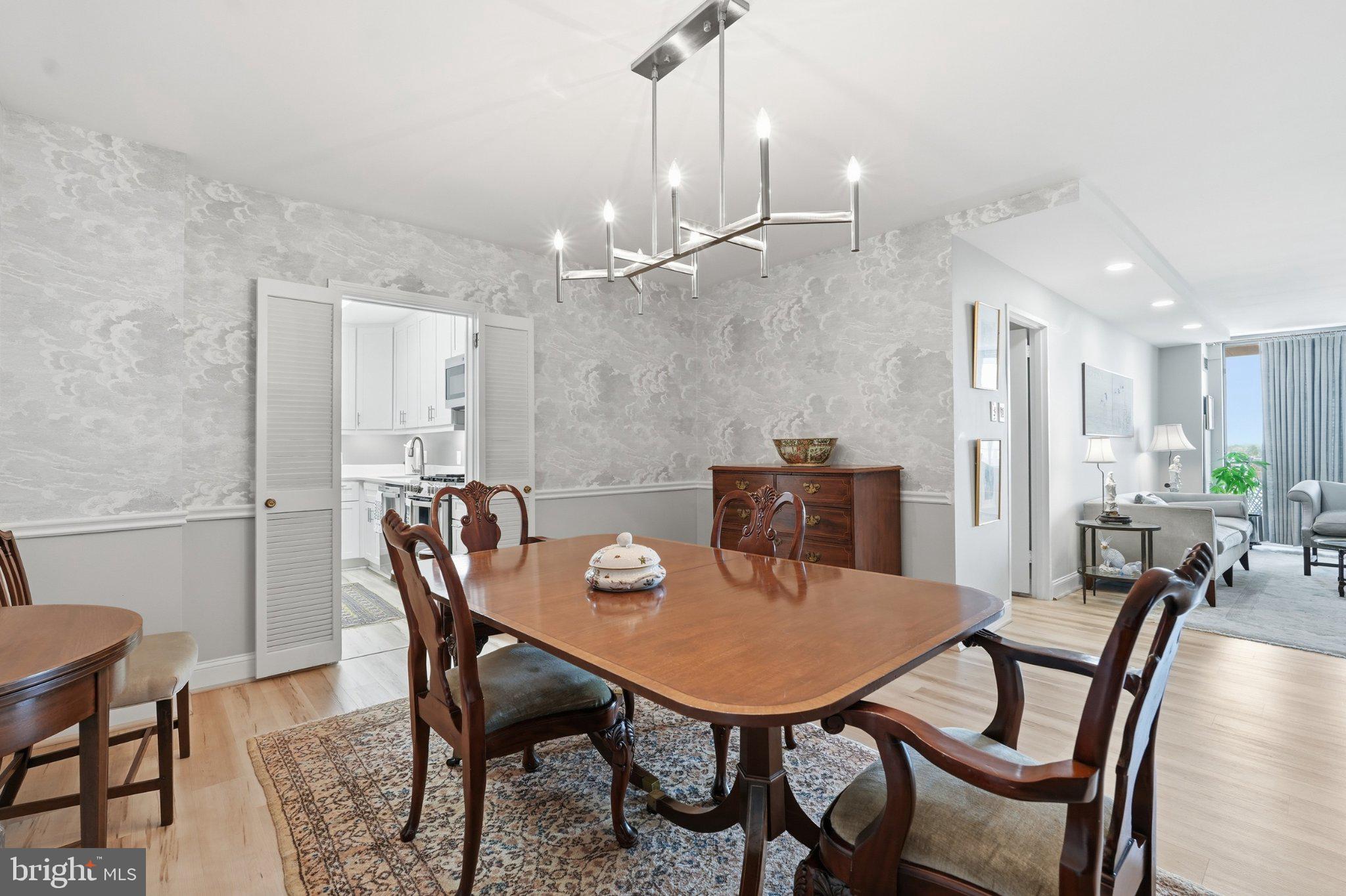 5101 River Road, Unit 1703 Bethesda, MD 20816 - Photo 21 of 57 Living room with chandelier