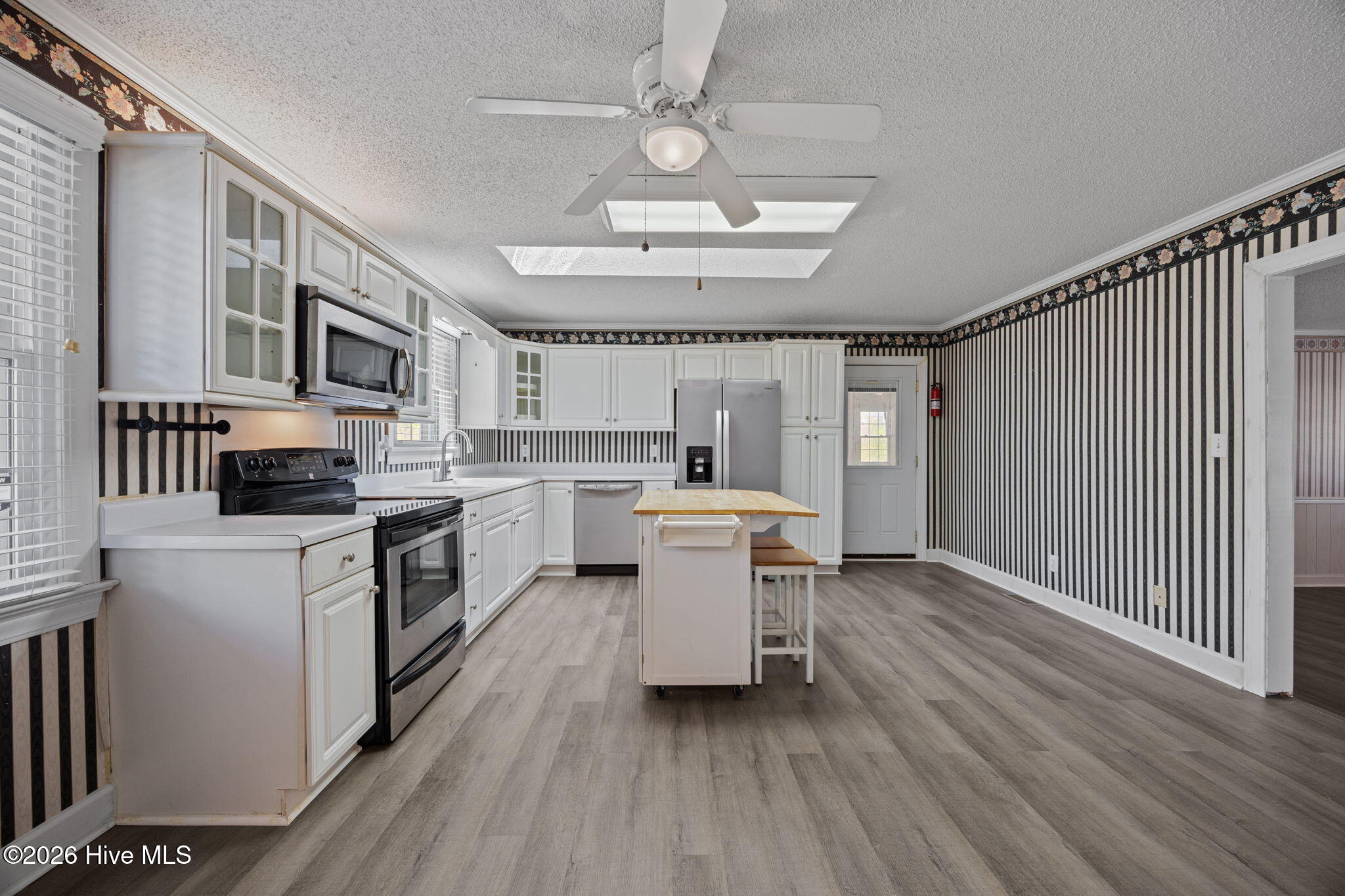 2882 Ivy Road Greenville, NC 27858 - Photo 5 of 55 32-web-or-mls-IMG_8458