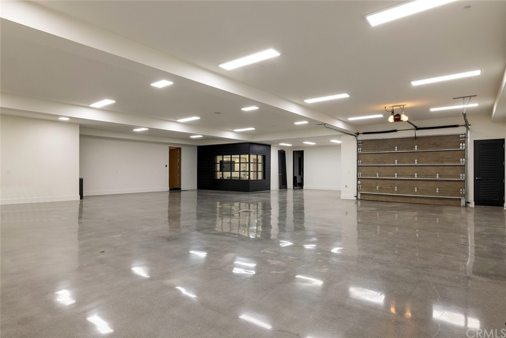 12 Swimmers Newport Coast, CA 92657 - Photo 30 of 38 a view of a hallway