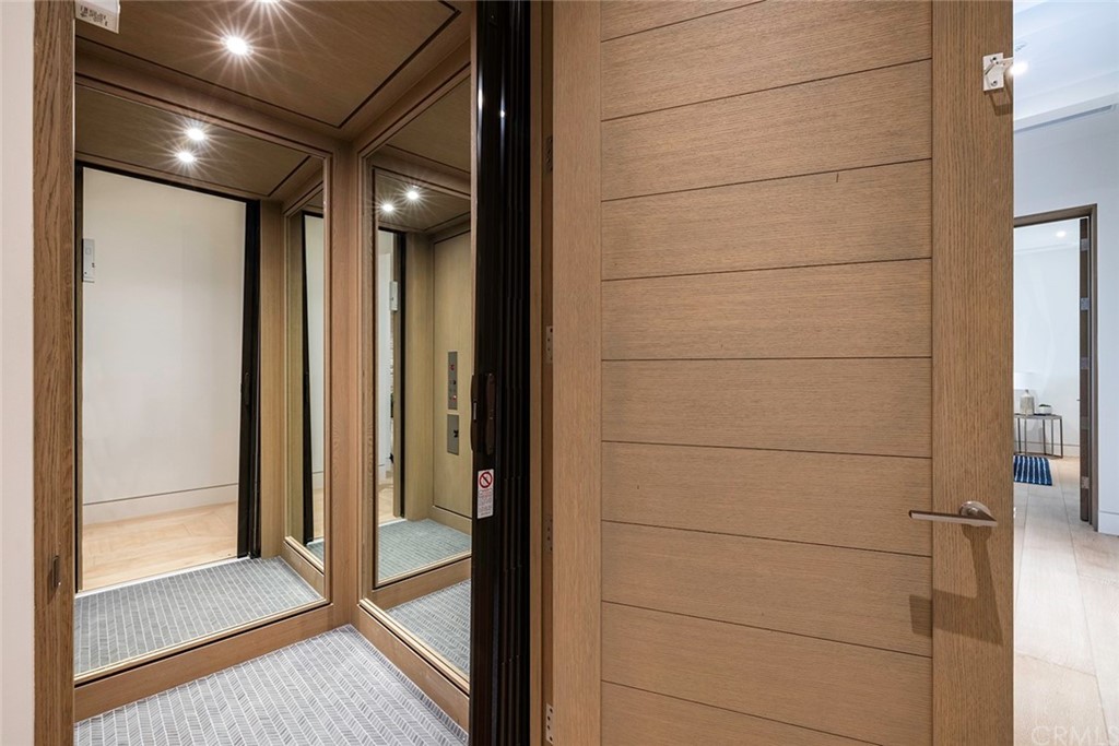 12 Swimmers Newport Coast, CA 92657 - Photo 31 of 38 a view of a hallway