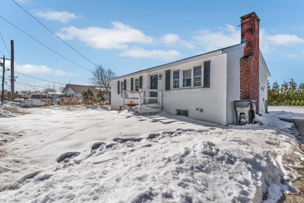 97 Bassett Lane Barnstable, MA 02601 - Photo 2 of 24