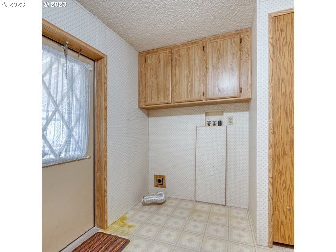 1199 North Terry Street Eugene, OR 97402 - Photo 18 of 32 a view of an empty room