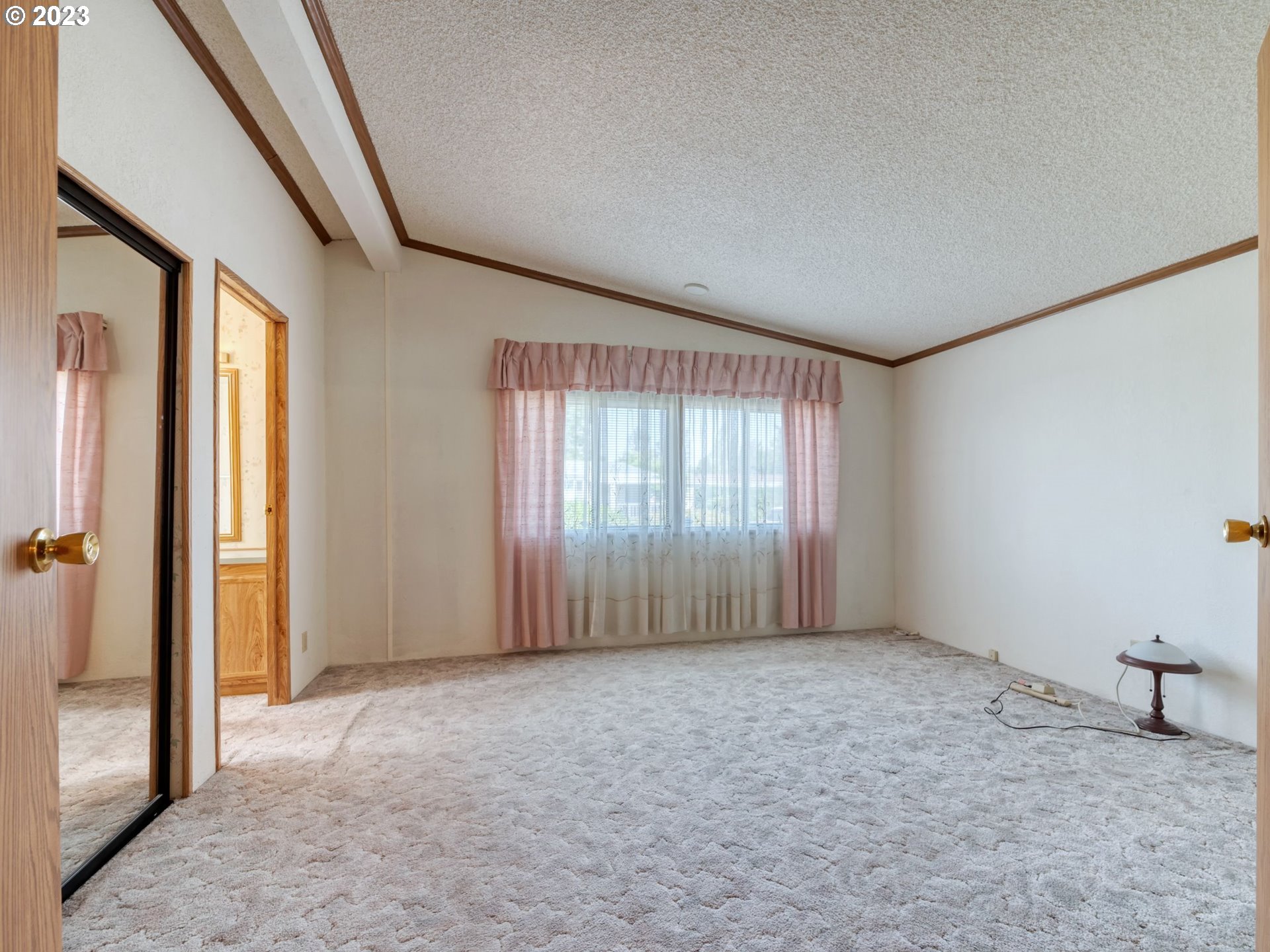 1199 North Terry Street Eugene, OR 97402 - Photo 19 of 32 an empty room with windows